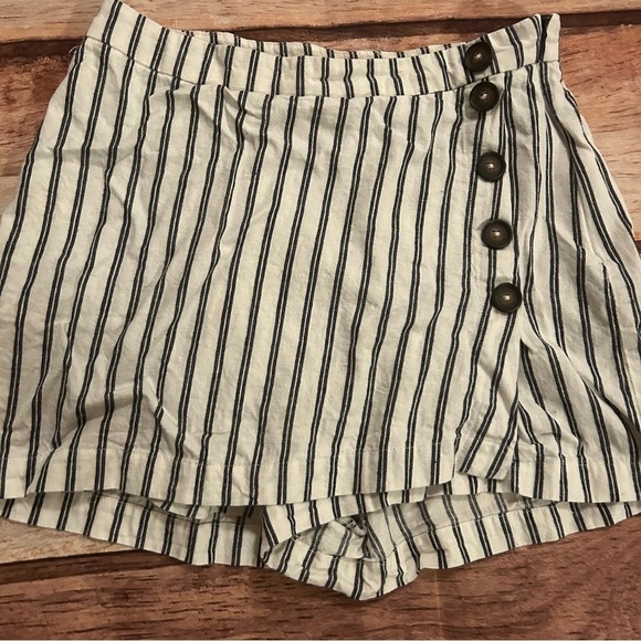 Altar’d State women’s navy/white pin striped skirt size medium - Picture 1 of 6